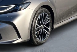 Toyota Camry      2.5 Hybrid     LED