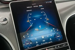 Mercedes-Benz    C220d    GSDach   MBUX   Ambeinte